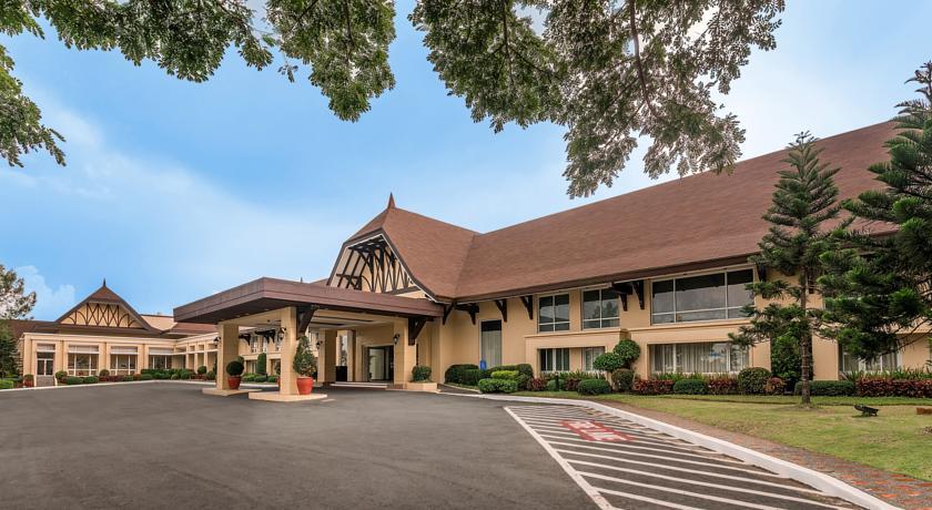 Taal Vista Hotel Tagaytay City Bagian luar foto The hotel's main entrance