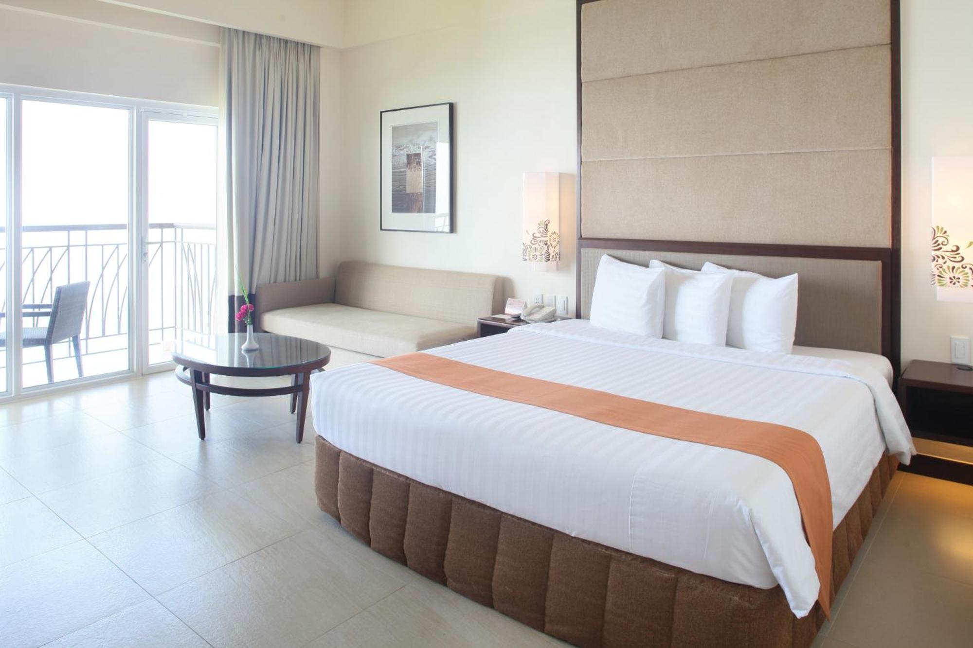 Taal Vista Hotel Tagaytay City Bagian luar foto Deluxe Ocean View Room