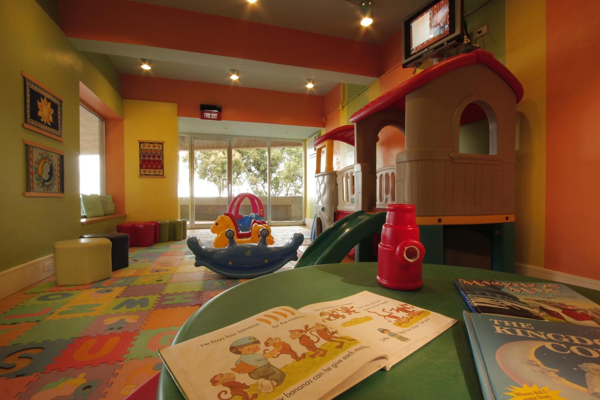 Taal Vista Hotel Tagaytay City Bagian luar foto A children's area at a hotel
