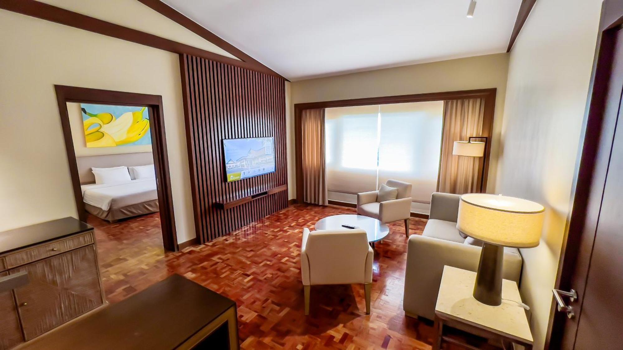 Taal Vista Hotel Tagaytay City Bagian luar foto Suite