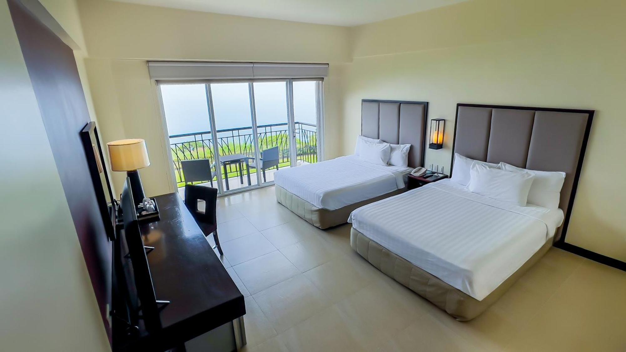 Taal Vista Hotel Tagaytay City Bagian luar foto A room at the hotel