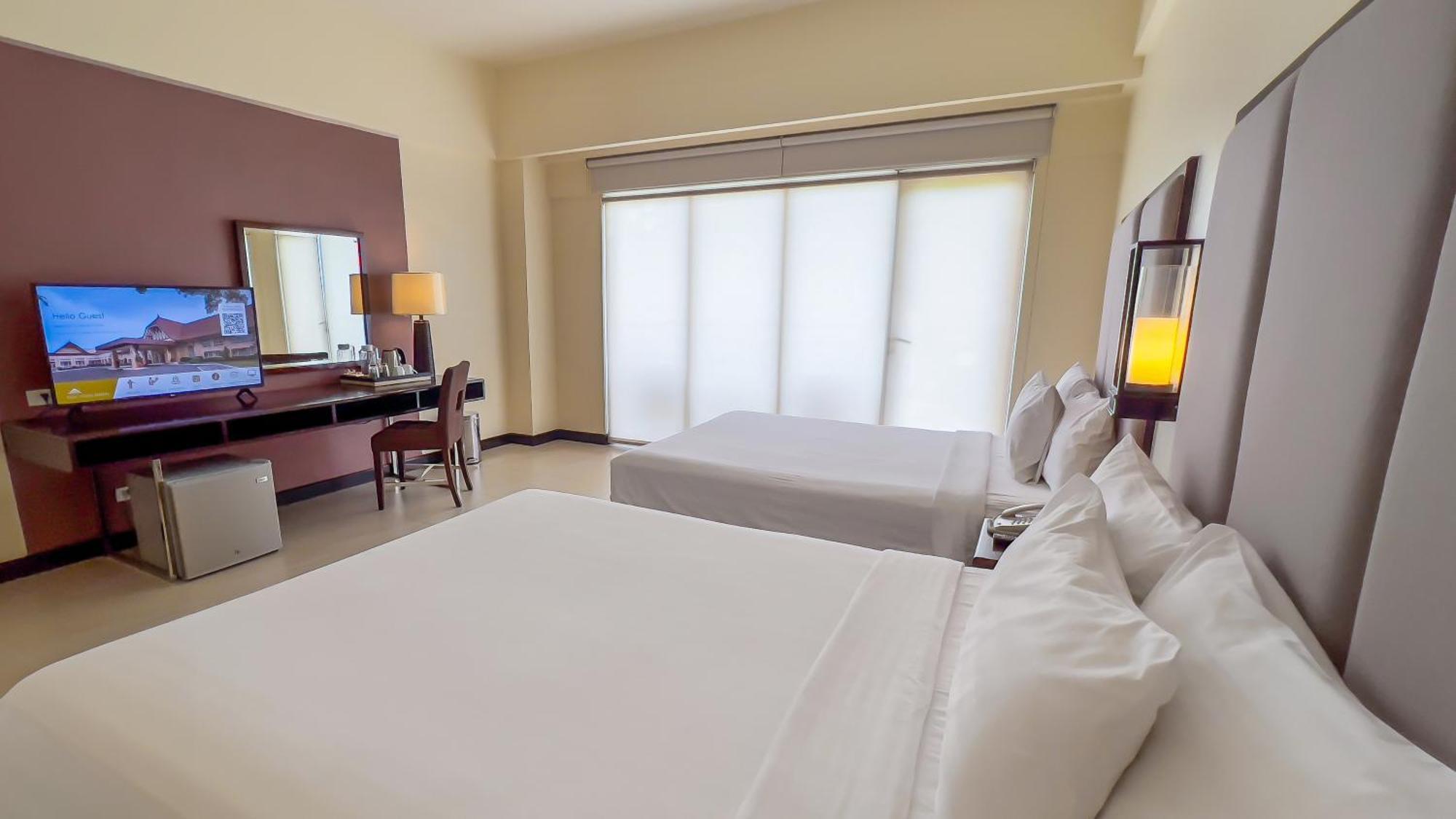 Taal Vista Hotel Tagaytay City Bagian luar foto Deluxe Room