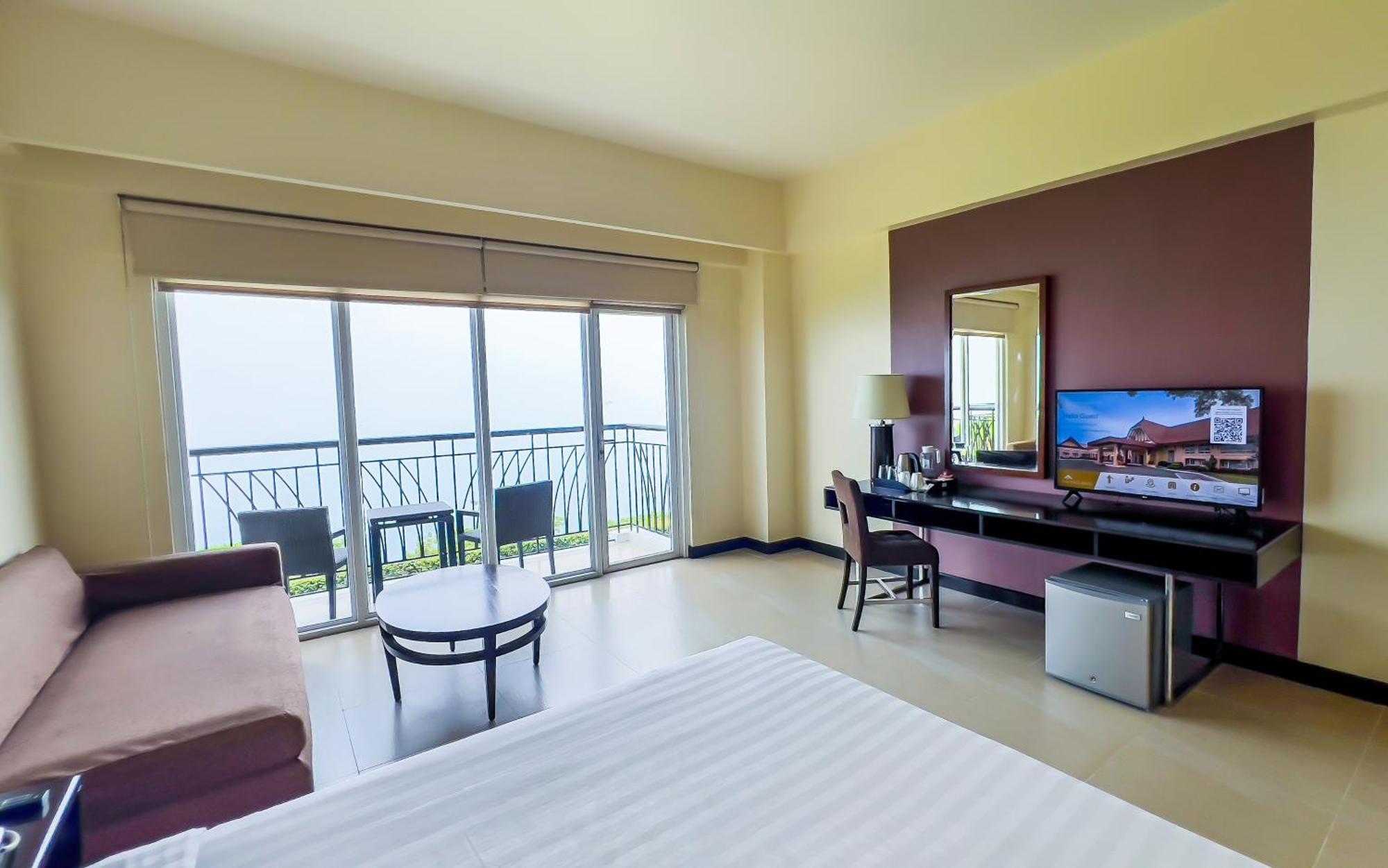 Taal Vista Hotel Tagaytay City Bagian luar foto Deluxe Ocean View