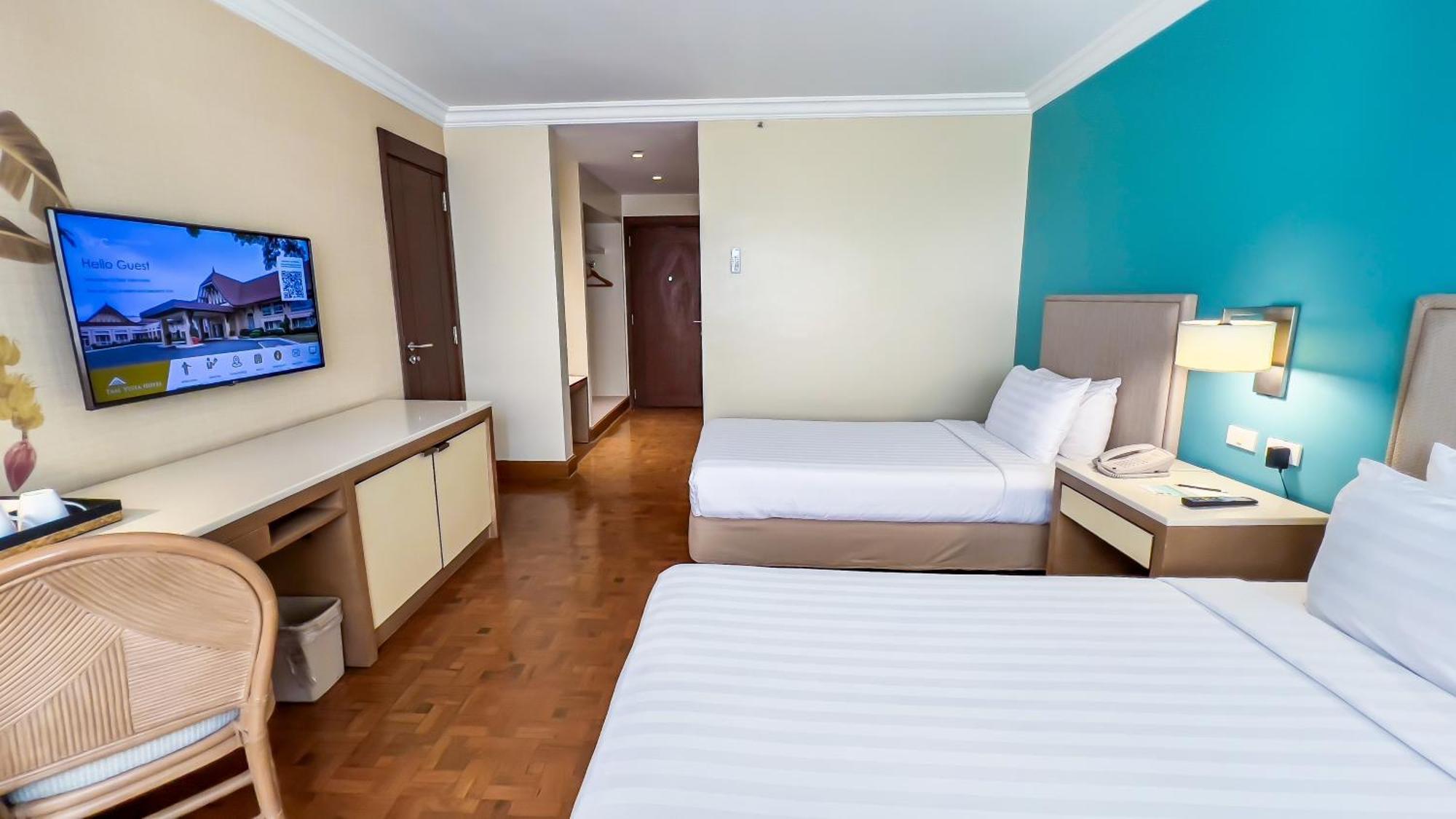Taal Vista Hotel Tagaytay City Bagian luar foto Deluxe Room