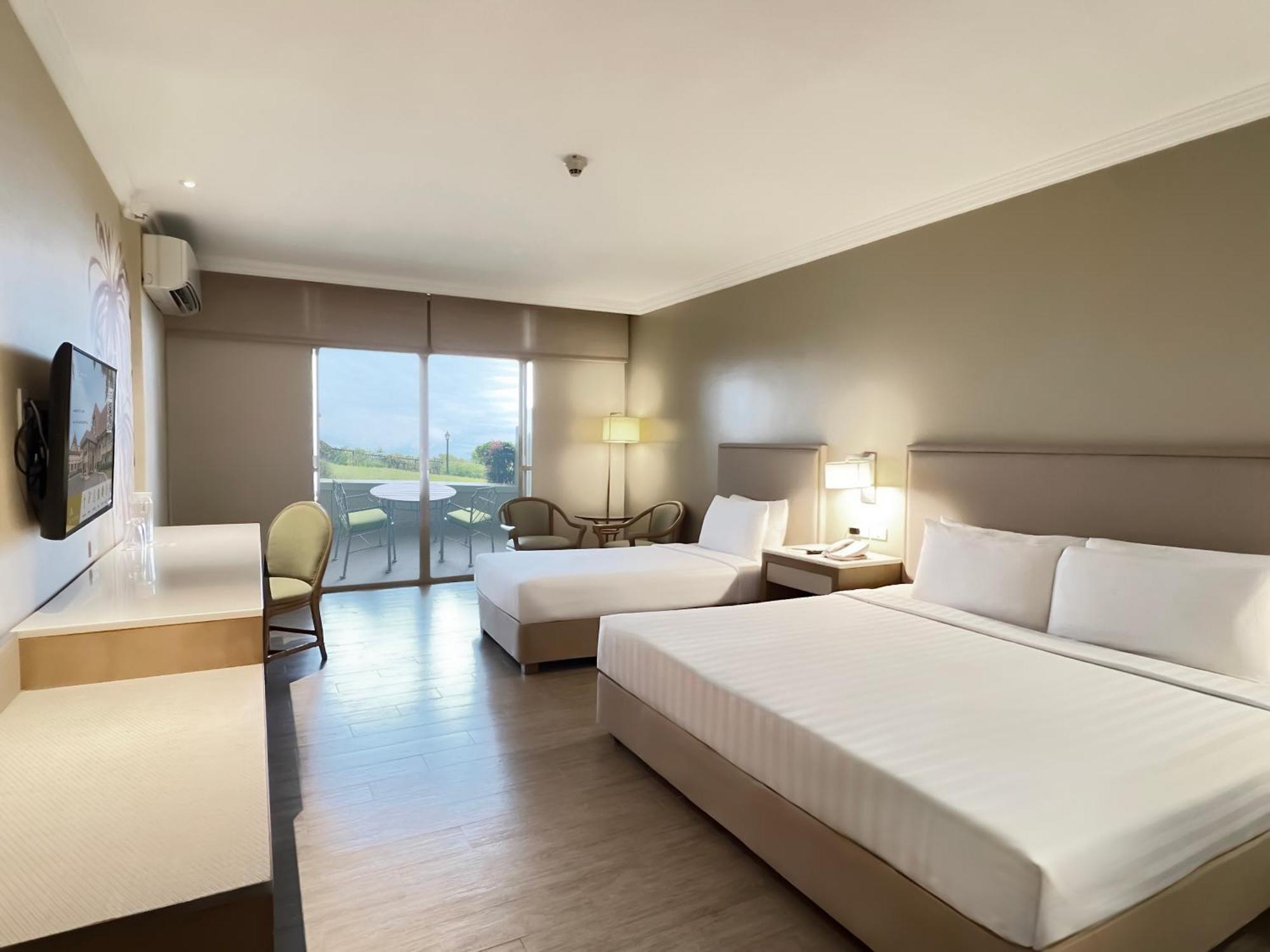 Taal Vista Hotel Tagaytay City Bagian luar foto Deluxe Room