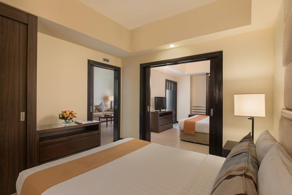 Taal Vista Hotel Tagaytay City Bagian luar foto
