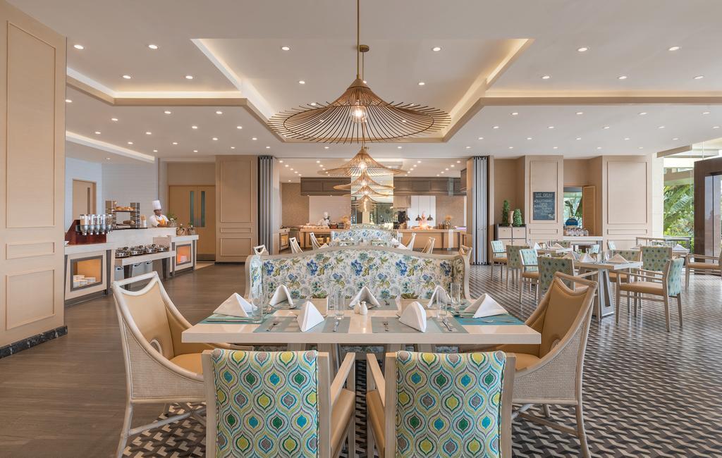Taal Vista Hotel Tagaytay City Bagian luar foto The Beach Club