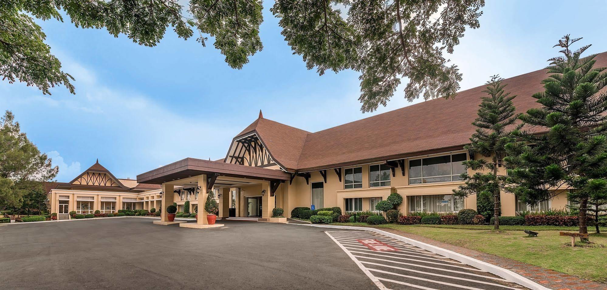 Taal Vista Hotel Tagaytay City Bagian luar foto The hotel's main entrance